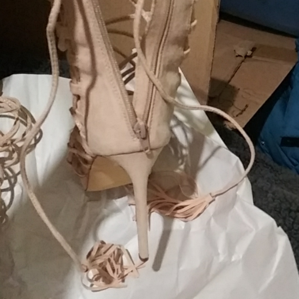 Shoes - Picture 3 of 4